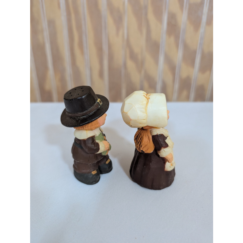 Vintage Hallmark Cards Pilgrim Salt & Pepper Shaker Set - Picture 2 of 4